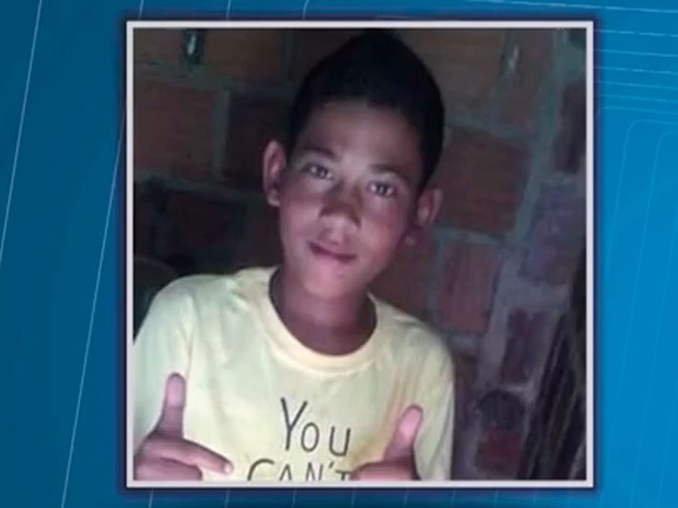 Menino morreu após ser atingido por bala perdida na Bahia (Foto: Reprodução/TV Santa Cruz)
