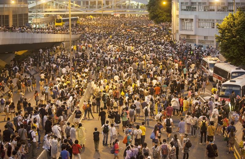 Manifestação pró-democracia reuniu mais de 80 mil pessoas em Hong Kong, na China