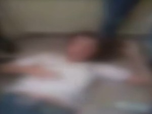 Adolescente apanhou de duas alunas em escola em Limeira (Foto: Reprodução/Vídeo de celular)