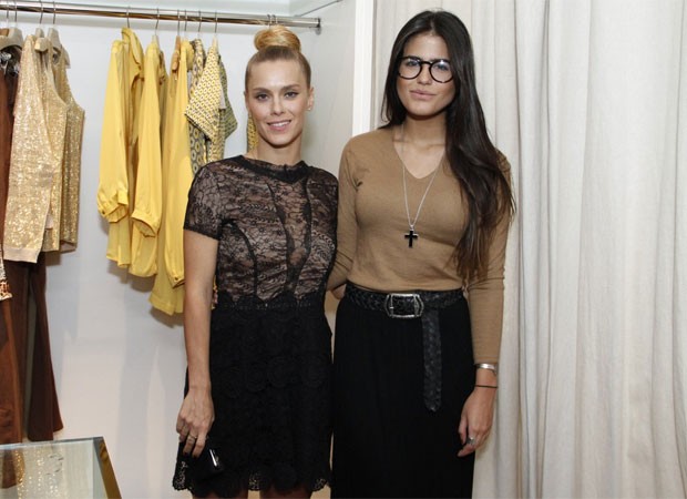 Carolina Dieckmann e Antonia Morais (Foto: AgNews)