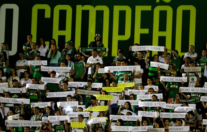 Torcedores Chapecoense Arena Condá (Foto: Reuters)