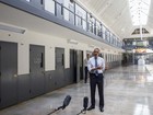 Obama visita presídio em Oklahoma e defende reforma no sistema penal