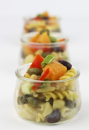 Salada de macarrão com legumes: nutritiva e pau pra toda obra!  (Foto: Divulgação)