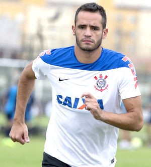 Renato Augusto projeta melhora com ritmo de jogo e avisa: 'Já estou 100%'