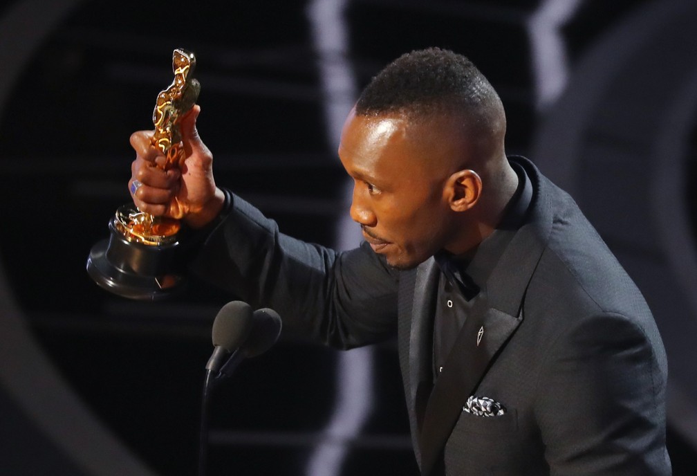 Mahershala Ali vence o Oscar de melhor ator coadjuvante por seu papel em 'Moonlight - Sob a Luz do Luar' (Foto: Lucy Nicholson / Reuters)