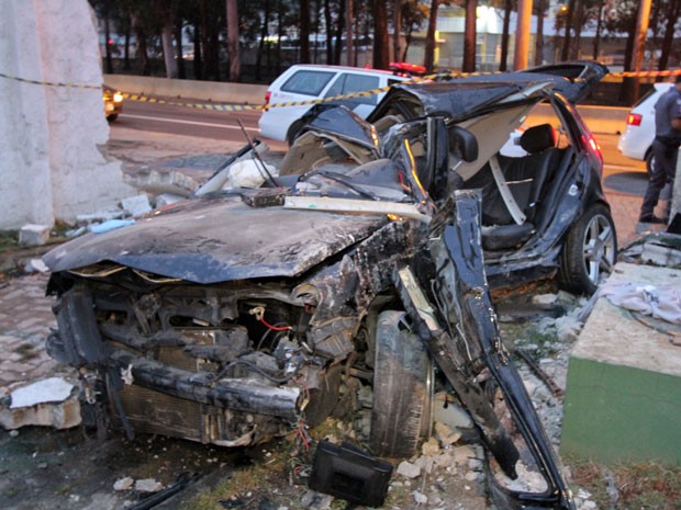 G1 Carro Bate Em Muro Mata 3 Pessoas E Fere Outras 4 Na Zona Leste