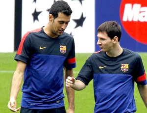 Sergio Busquets e Messi no treino do Barcelona (Foto: EFE)