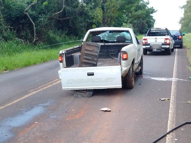 Motorista estava sozinho no veículo e morreu no local do acidente (Foto: Polícia Rodoviária Estadual/Divulgação)
