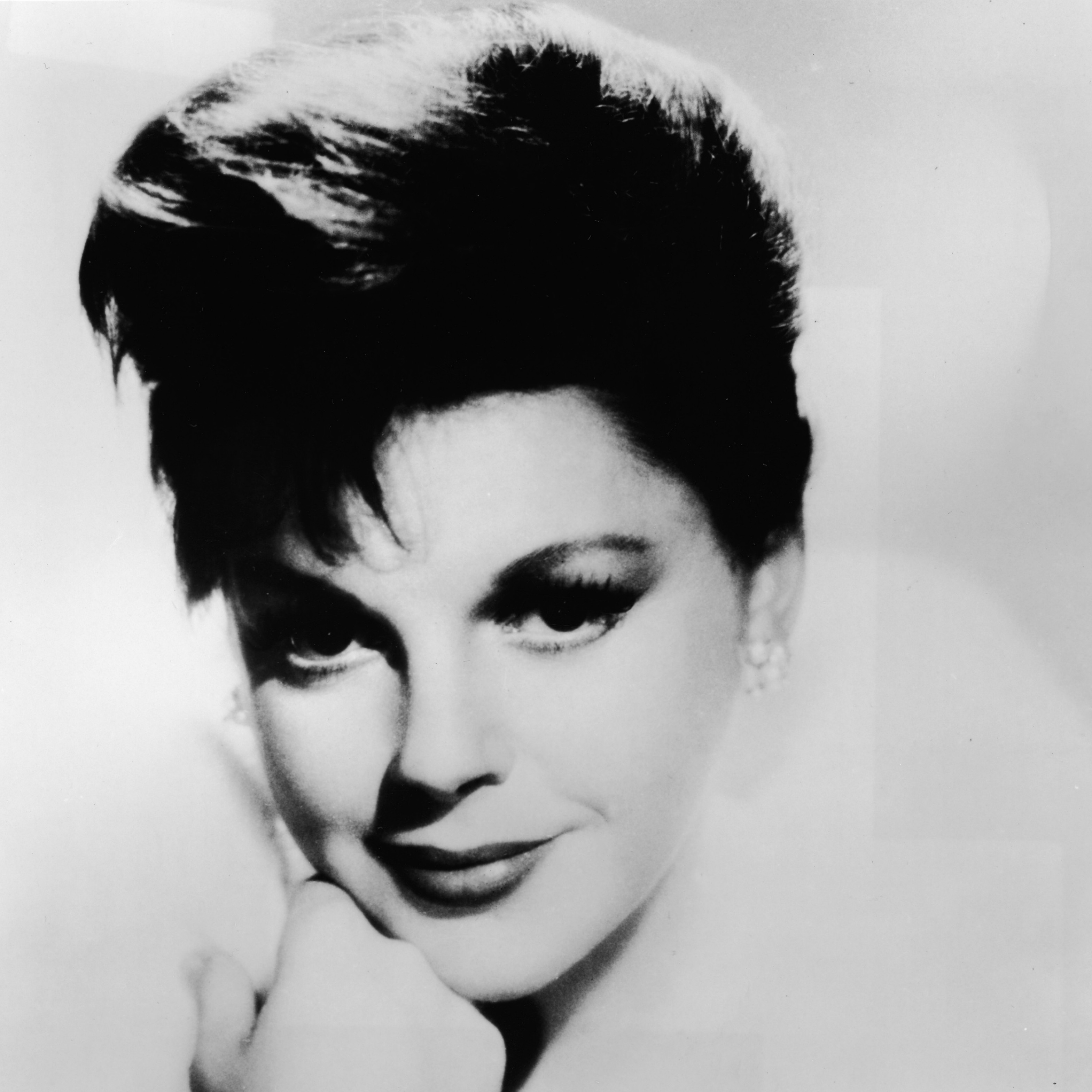 Judy Garland, atriz e cantora consagrada, faleceu por causa de uma overdose de barbitúricos. Ela partiu em 22 de junho de 1969, aos 47 anos. (Foto: Getty Images)
