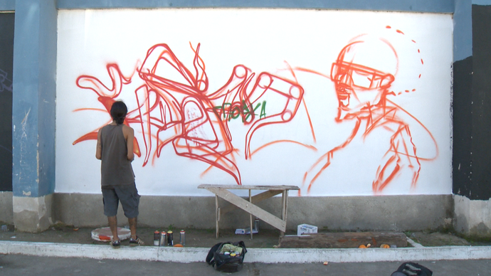 Grafites sendo feitos em Feu Rosa (Foto: Divulgação / TV Gazeta ES)
