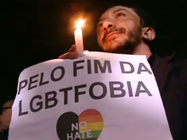 Ato na Avenida Paulista lembra as vítimas do massacre em Orlando (Foto: GloboNews/Reprodução)