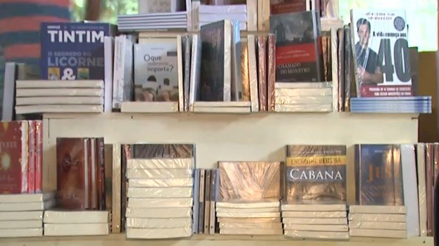 Só pela internet foram arrecadados mais de 500 livros pelos estudantes  (Foto: Amazônia TV)