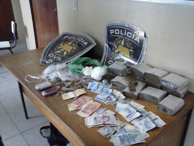 Trio foi preso com mais de 6 quilos de drogas em Parnamirim, RN (Foto: Nilson Martins/Divulgação Polícia Civil)