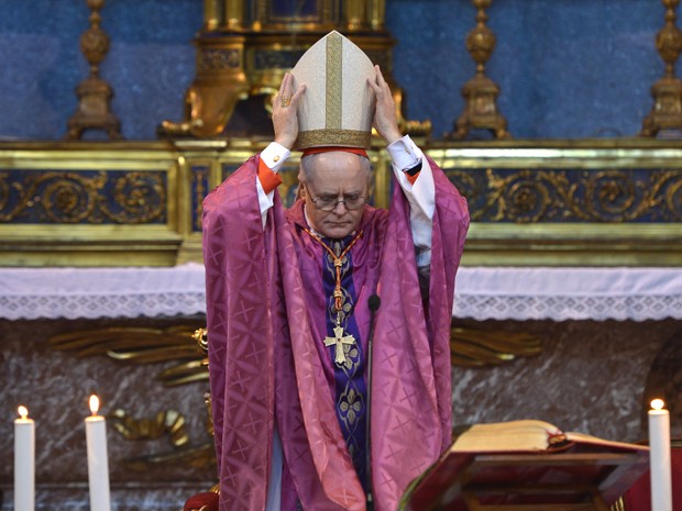 Dom Odilo durante missa realizada neste domingo (10) em Roma (Foto: Gabriel Bouys/AFP)