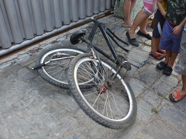 Menino teve traumatismo craniano após cair da bicicleta (Foto: Walter Paparazzo/G1)