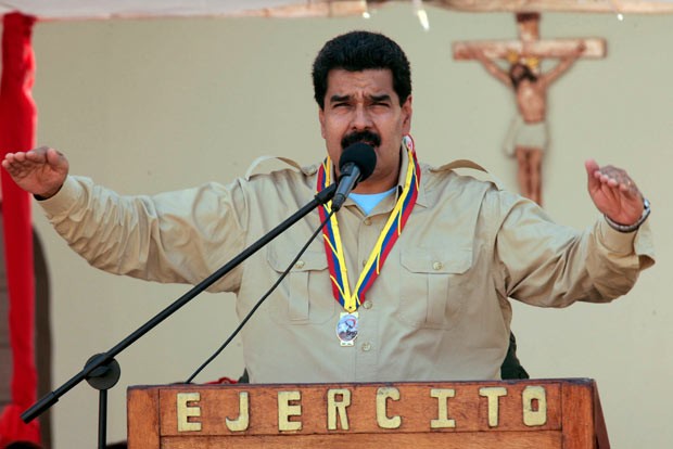 O presidente da Venezuela, Nicolás Maduro, discursa nesta segunda-feira (30) em Coro (Foto: AP)