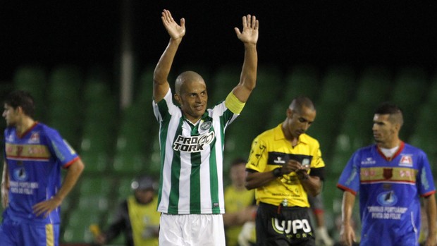 Alex comemora, Coritiba x Rio Branco (Foto: Geraldo Bubniak/Agência Estado)