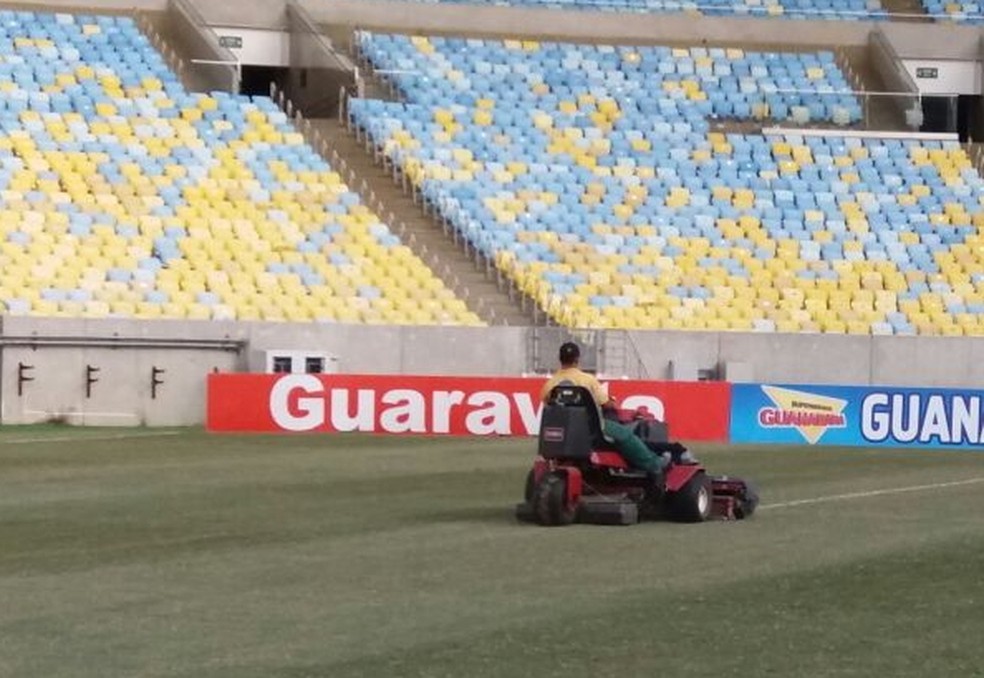 Reparos no gramado do Maracanã (Foto: Divulgação)