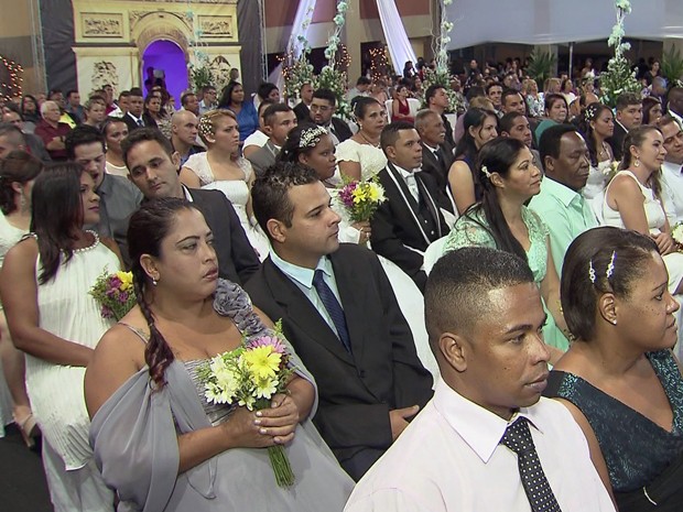 Ao todo, 62 casais participaram de casamento comunitário em Cubatão (Foto: Reprodução/TV Tribuna)