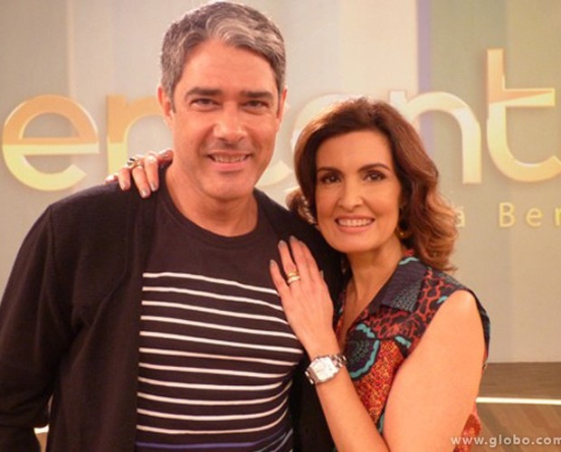 Fátima Bernardes mostra aliança ao lado de William Bonner (Foto: Encontro com Fátima Bernardes / TV Globo)