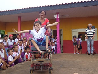 Professora diz que Gabriel é participativo e não falta aulas (Foto: Escola Estadual Professora Ana Tereza Albernaz)