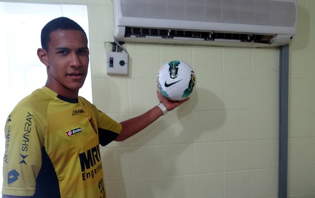 Oswaldo sport (Foto: Elton de Castro / GloboEsporte.com)