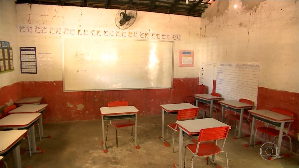 Em uma das escolas mais de 160 mil reais foram gastos com obras inacabadas.  (Foto: Reprodução/TV Globo)