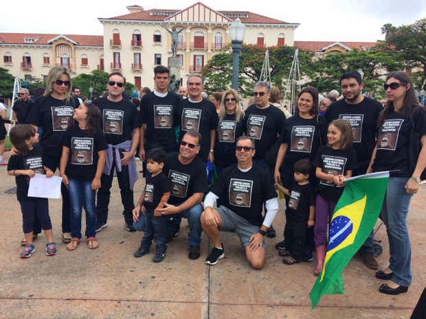 Juízes e promotores da região também aderiram ao protesto em Poços de Caldas (Foto: João Daniel Alves / EPTV)