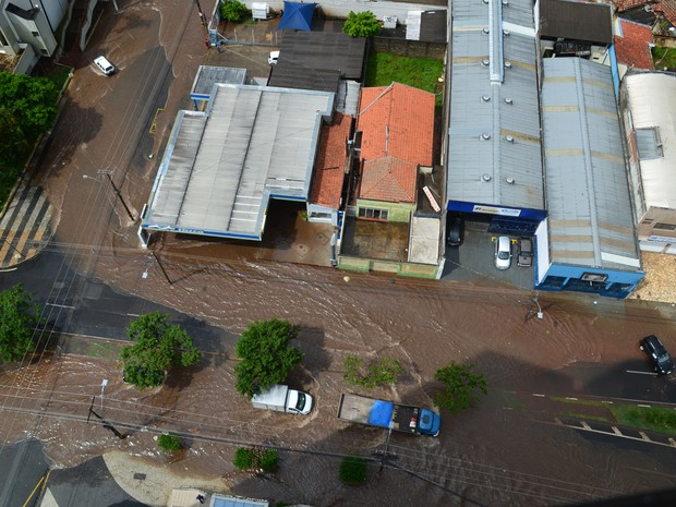 G1 - Chuva De 15 Minutos Alaga Trechos De Avenidas Do Centro De ...