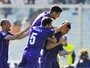 Fiorentina marca quatro gols em 19 minutos, bate rival e assume a ponta