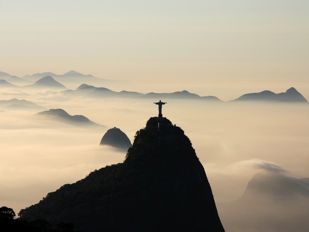 Dia amanheceu com nevoeiro no Rio nesta quarta-feira (Foto: Marcos Estrella/TV Globo)