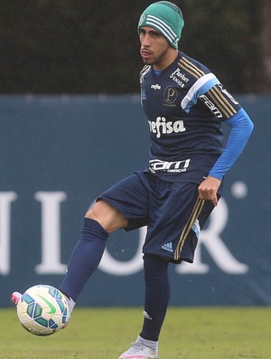 Maior ladrão de bolas do Palmeiras, Gabriel destaca recuperação do time