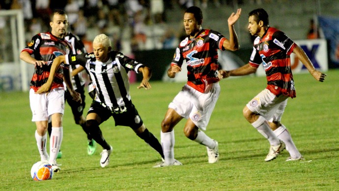 Treze x Campinense, no Presidente Vargas (Foto: Leonardo Silva / Jornal da Paraíba)