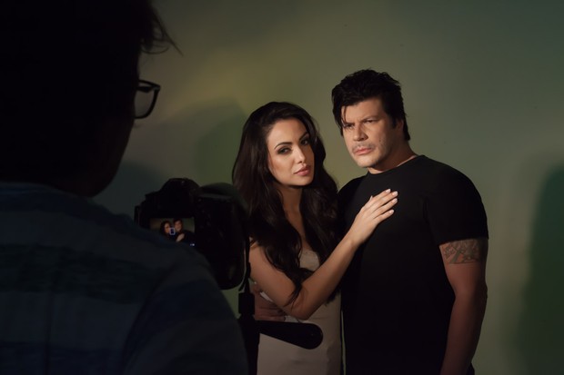 Sósia de Angelina Jolie e Paulo Ricardo (Foto: Marcos Ribas/Brazil News)
