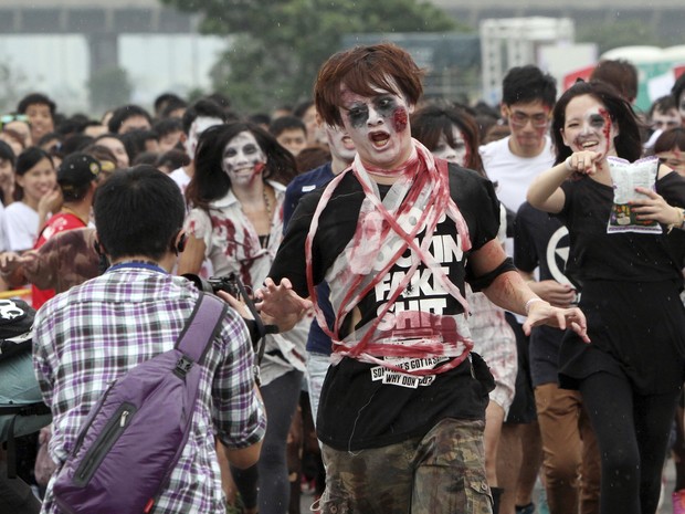&quot;Taipei Zombie Run&quot; reúne corredores em Taiwan (Foto: AP Photo/Chiang Ying-ying)