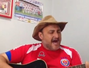 Presidente do Vilhena, José Carlos Dalanhol canta para 'desestressar' (Foto: Reprodução)