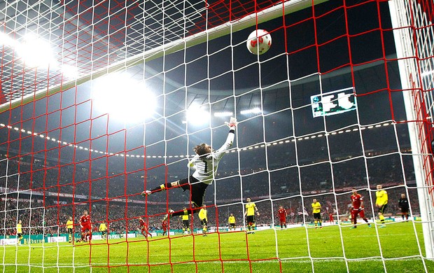 Robben marca gol do Bayern de Munique contra o Borussia Dortmund (Foto: Reuters)