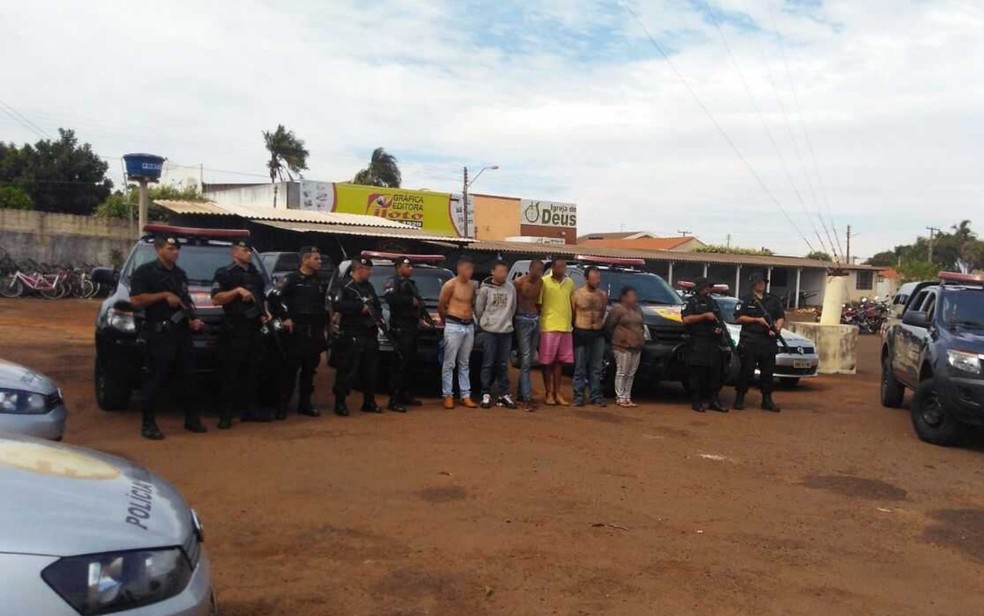 Grupo é preso por explodir caixa eletrônico em agência bancária de Quirinópolis (Foto: Divulgação/ Polícia Militar)