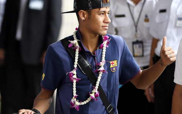 Neymar desembarca em Bangkok (Foto: EFE)