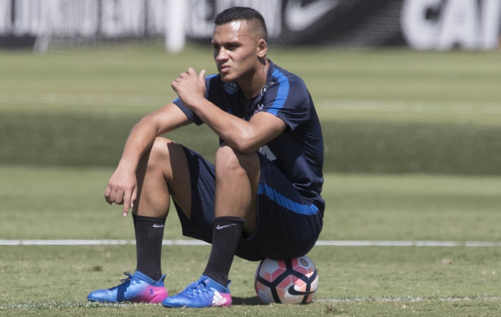 Sondado por russos, Léo Jabá fica no Corinthians e trava luta por espaço