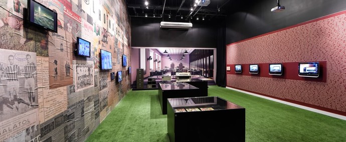 Sala dedicada a imprensa no nono Museu Brasileiro do Futebol no Mineirão (Foto: Agência I7/Minas Arena)