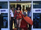 Decotada e com a barriga de fora, Lady Gaga desembarca na Turquia