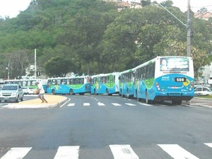 Ônibus trafegam em marcha lenta até o Centro de Vitória (Foto: Leonardo Soares/ Gazeta Online)
