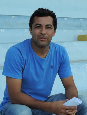 Antônio Carlos Fuza diretor de futebol do Osvaldo Cruz (Foto: Ronaldo Nascimento / GloboEsporte.com)