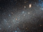 Hubble divulga imagem inédita de galáxia anã