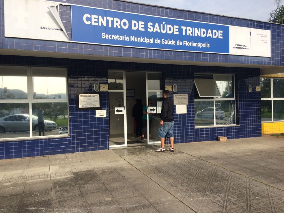 Posto de Saúde da Trindade é um dos que estão com atendimento reduzido na manhã desta sexta.  (Foto: Naim Campos/RBS TV)