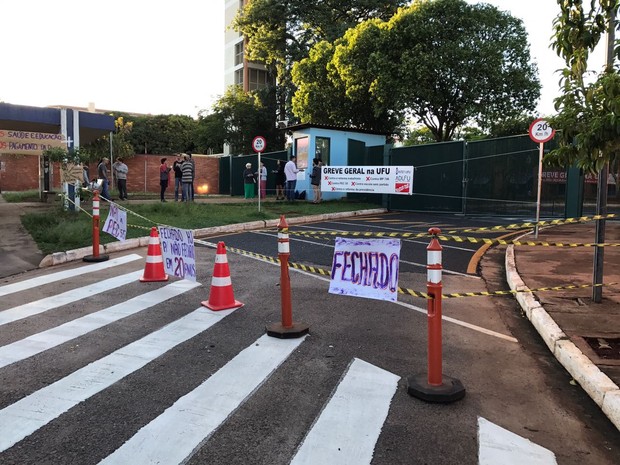 UFU manifestação greve Uberlândia (Foto: Luis Corvini/G1)
