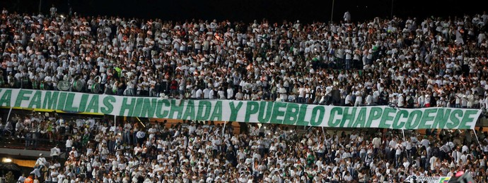 Homenagem Atlético Nacional Chapecoense (Foto: Jaime Saldarriaga / Reuters)