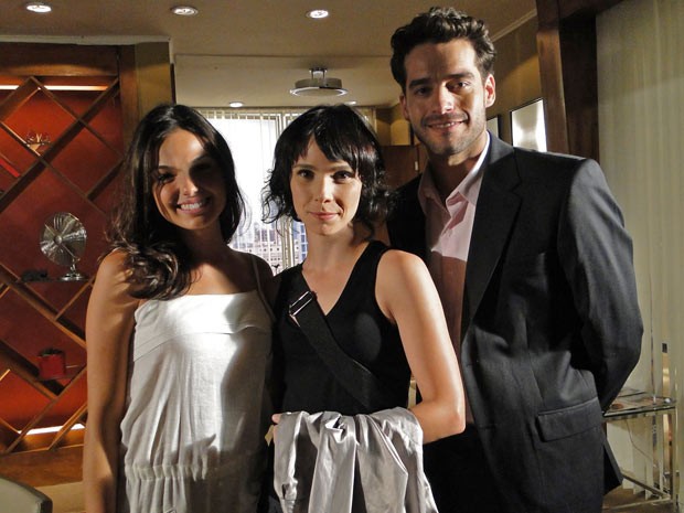 Isabel, a personagem de Débora, forma triângulo amoroso com Marcela e Renato (Foto: Cedoc / TV Globo)