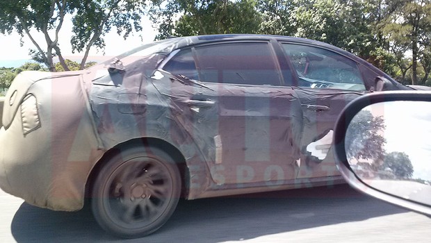 Novo Citroën C4 Pallas roda disfarçado em rodovia de SP (Foto: Rosana Maciel) noticias rn